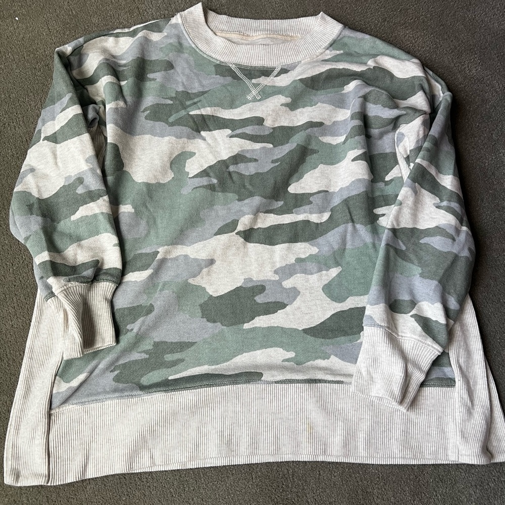 Aerie Green Camo Crewneck with Split Hem - Small